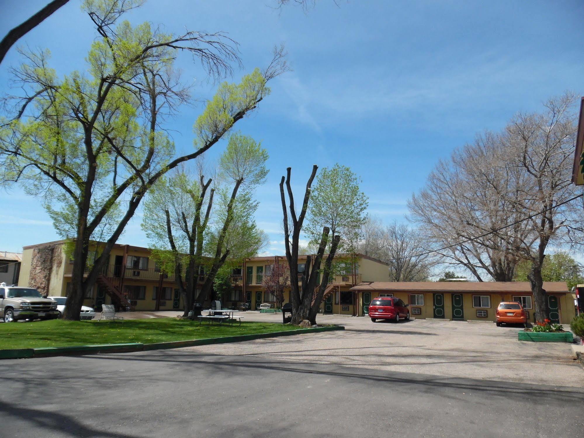 Budget Host Inn Fort Collins Exterior photo